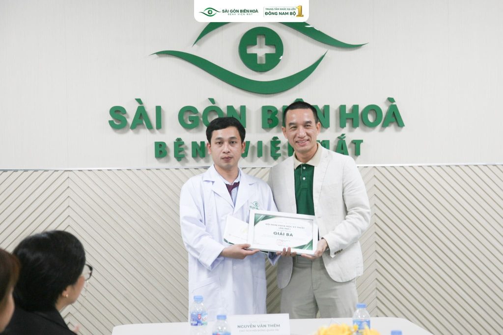 BS Nguyễn Tứ Hải đạt giải ba về chuyên đề tắc tĩnh mạch trung tâm võng mạc