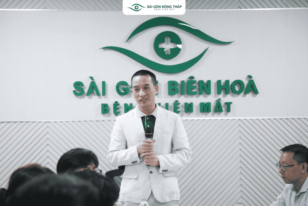 Đại diện Ban Lãnh đạo Tập đoàn phát biểu định hướng, nhấn mạnh chuyên môn, y đức và công nghệ hiện đại