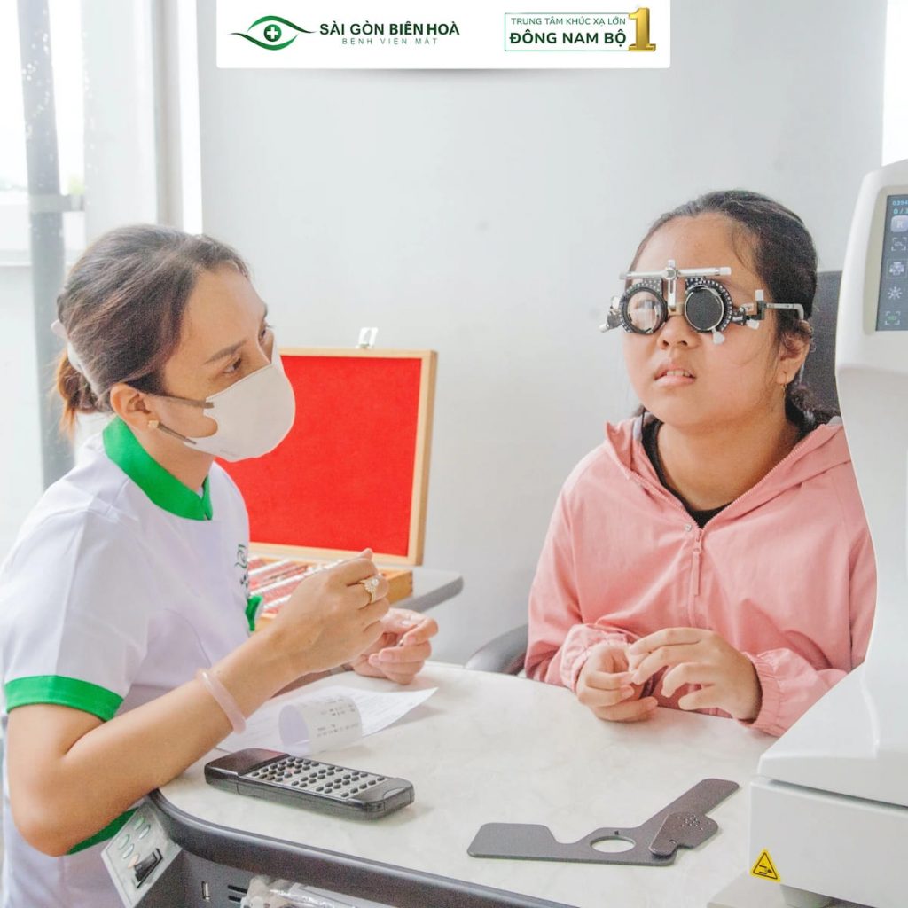 Kiểm soát tiến triển cận thị