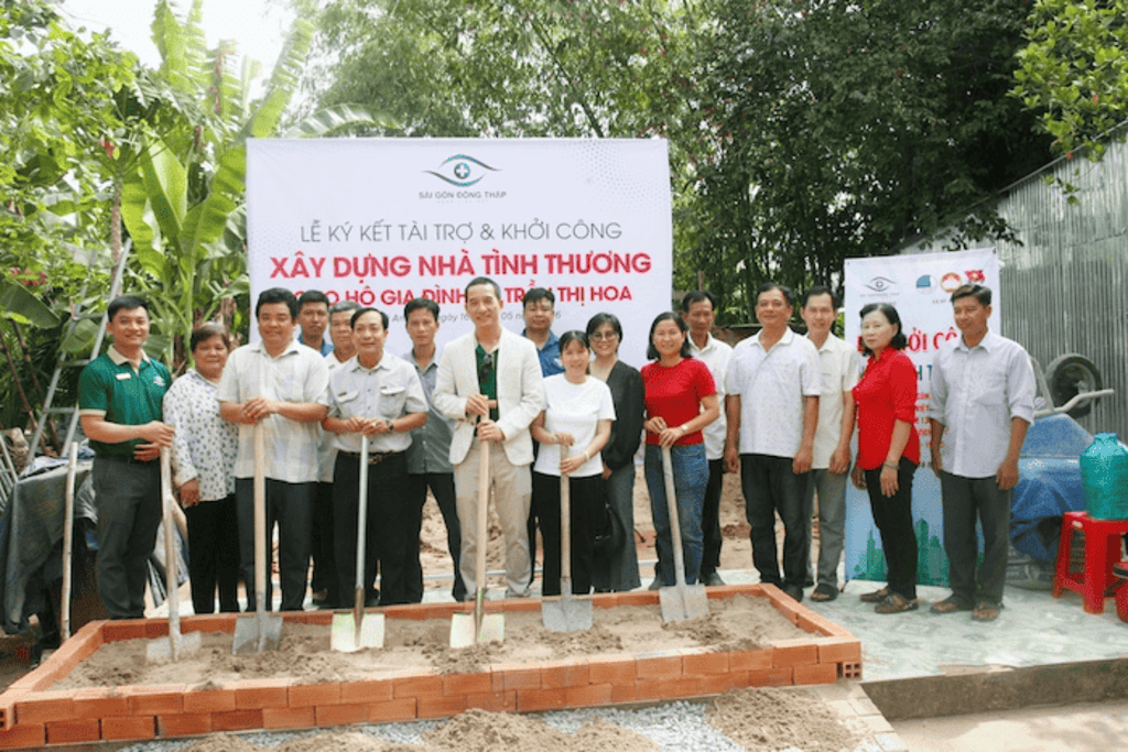 Lễ khởi công xây dựng ngôi nhà ánh sáng cho hộ gia đình bà Trần Thị Hoa